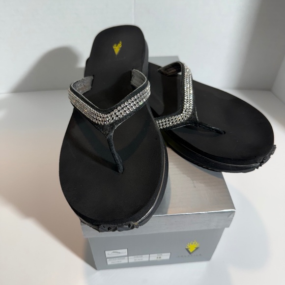 Vionic Riches Rhinestone Flip-flops - Picture 1 of 6
